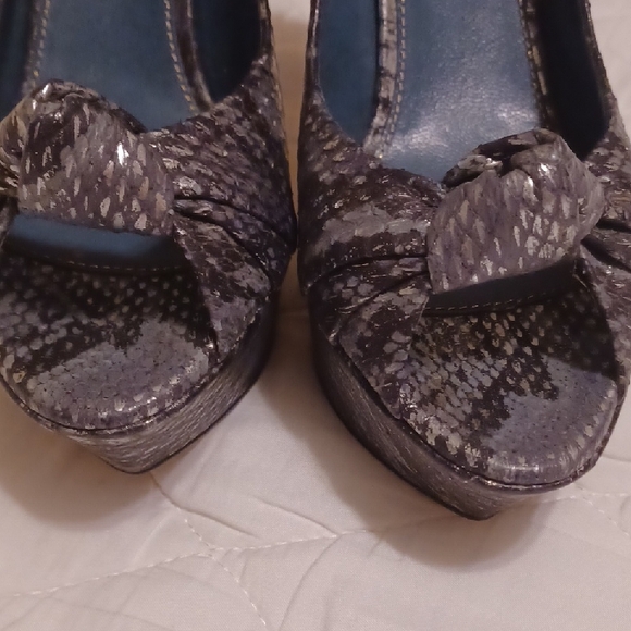 Sergio Rossi Black and Silver Textured Platform Heels - Picture 9 of 10